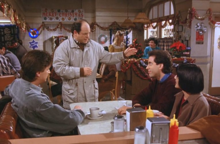 How to Watch Every ‘Seinfeld’ Christmas & Thanksgiving Episode on Netflix