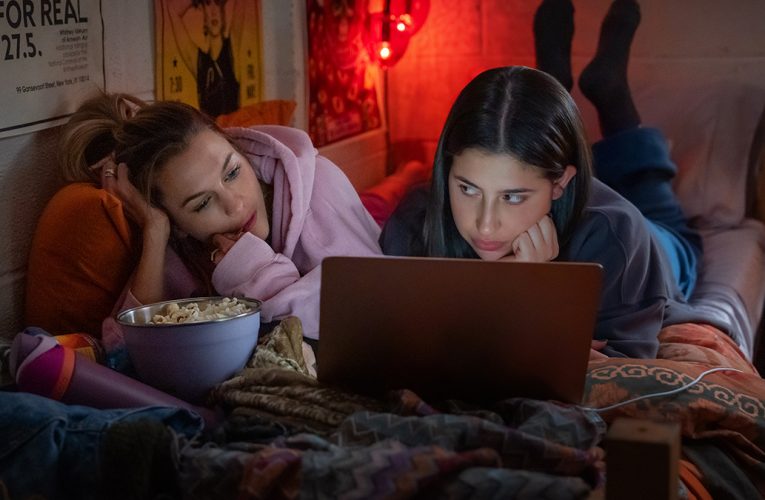 Every Song in Netflix’s ‘Roommates’: Full Soundtrack & Original Score Tracklist