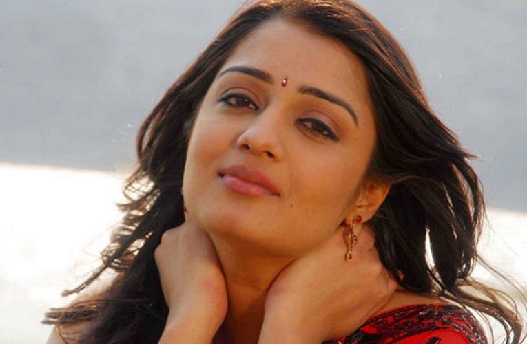 Nikita Thukral biography