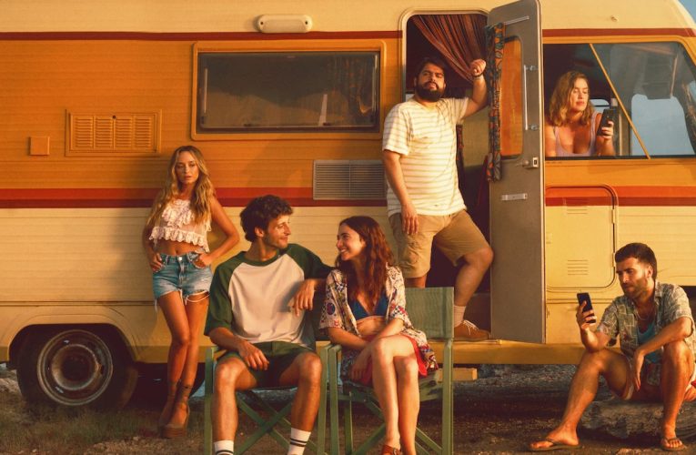 ‘All The Truth In My Lies’ Netflix Review: Is Elísabet Benavent’s Road Trip Dramedy Worth Watching?