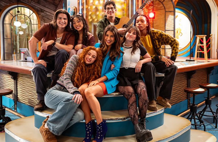 ‘Hollywood Arts’ Netflix Trailer: Kira Kosarin, Lexi Rivera, Sofie Dossi & Taylen Biggs Join ‘Victorious’ Spin-Off