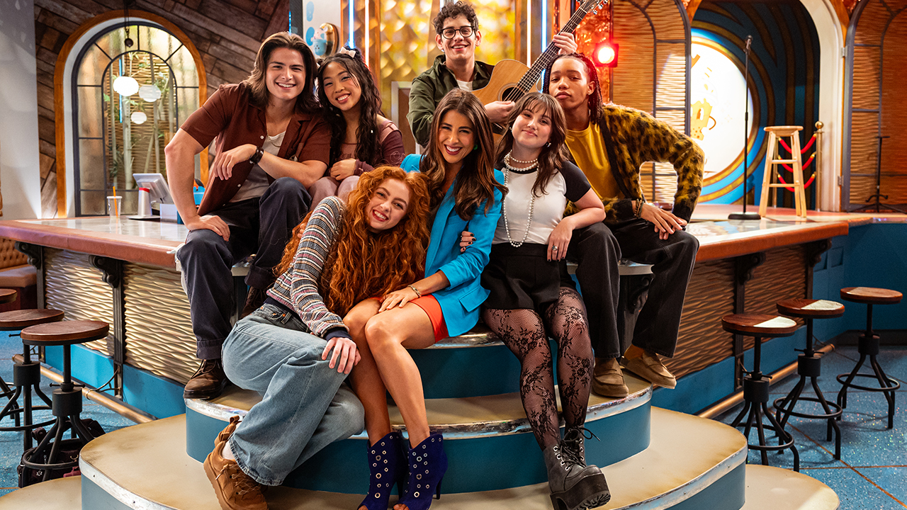 ‘Hollywood Arts’ Netflix Trailer: Kira Kosarin, Lexi Rivera, Sofie Dossi & Taylen Biggs Join ‘Victorious’ Spin-Off